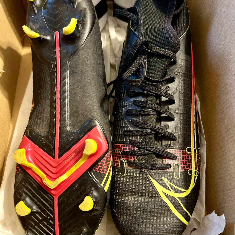 Nike Mercurial Vapor 14 Academy FG/MG Soccer shoes size 6.5 - EUC